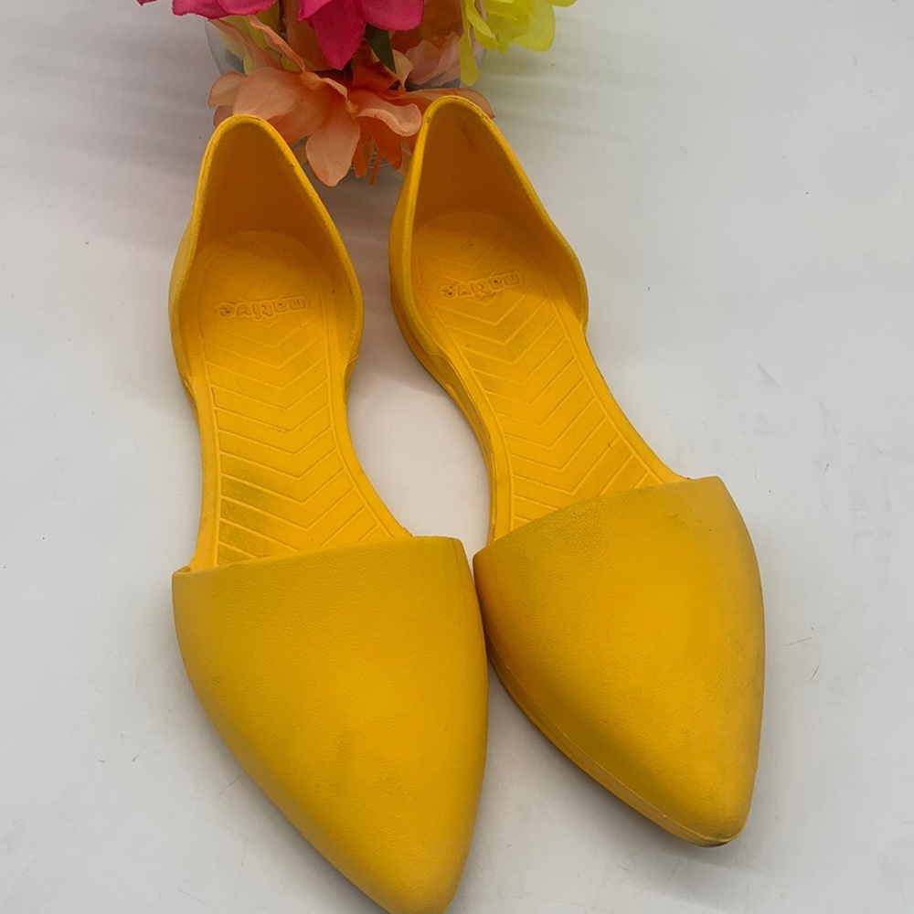Native Yellow Pointy Flats Size 8 BFL4145C